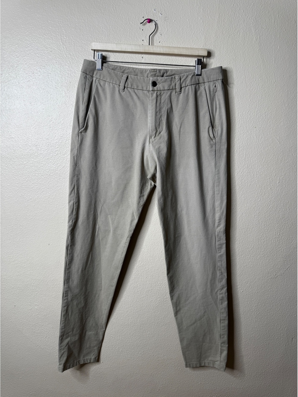 Lululemon Mens 34 ABC Pants Gray Khaki Straight Leg Zip Pocket Performance